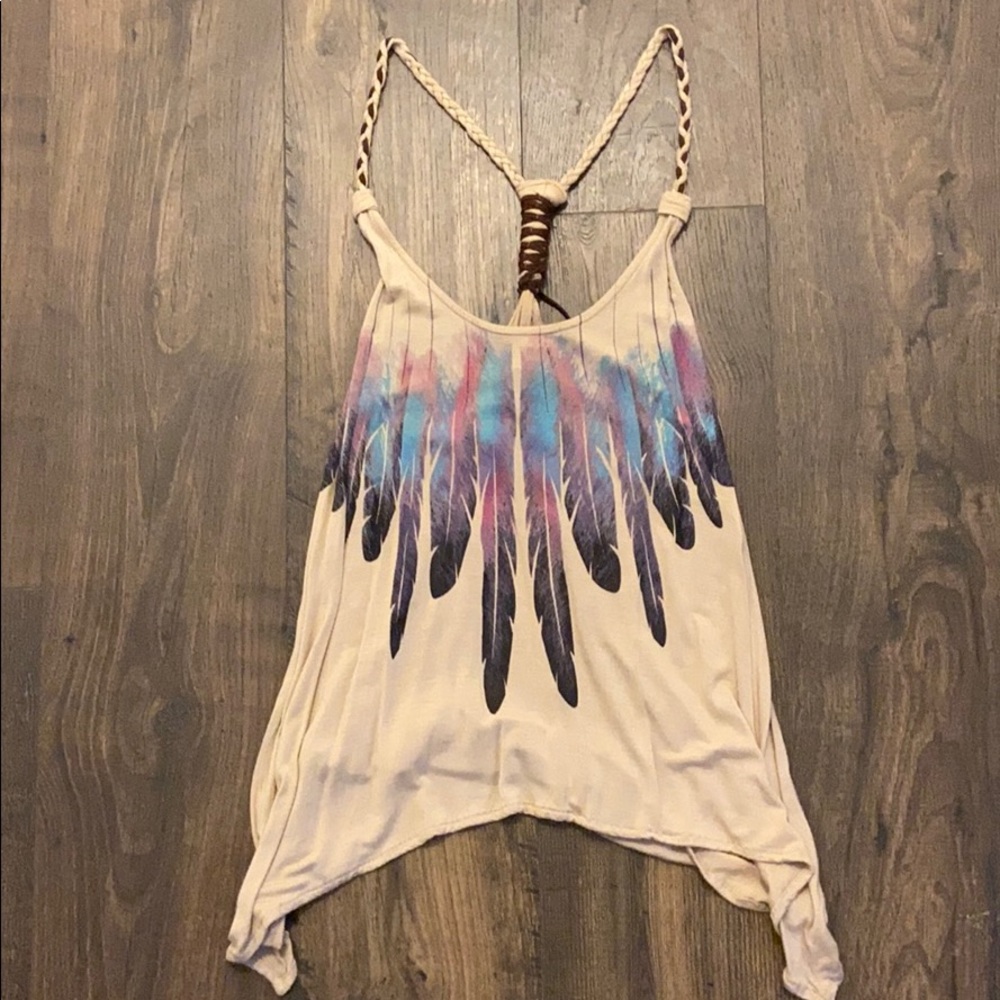 🔴 Tank top with feather/wrap accent